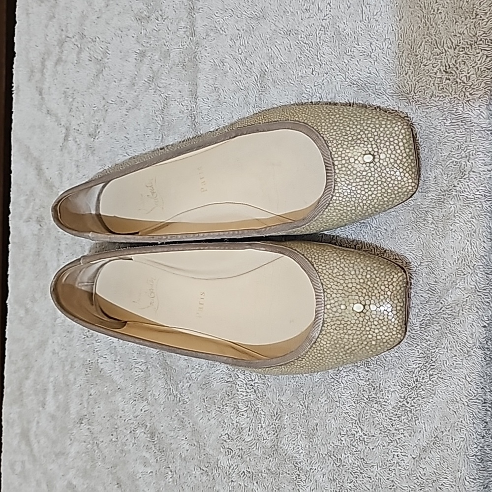 Christian louboutin flat sz 42